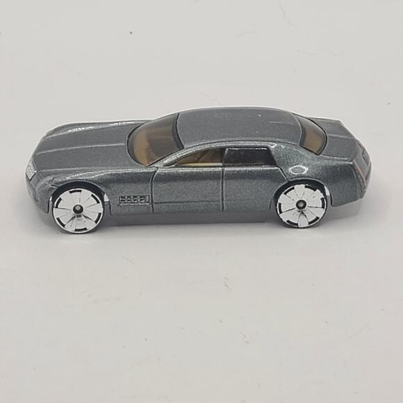 Hot Wheels Cadillac V-16 Concept 2003 Silver Gray VG Condition - Picture 1 of 5